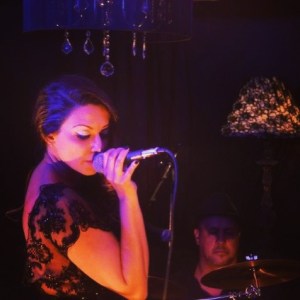 Tatiana Medeiros_'Soul da Bossa & Jazz'_dia 16 de maio no Teatro Café Pequeno (1)